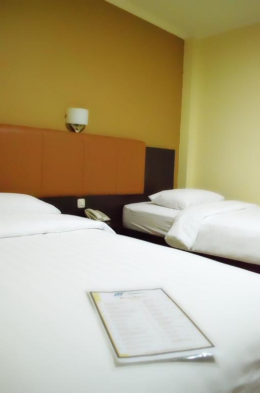 Royal Mamberamo Hotel Sorong Chambre photo