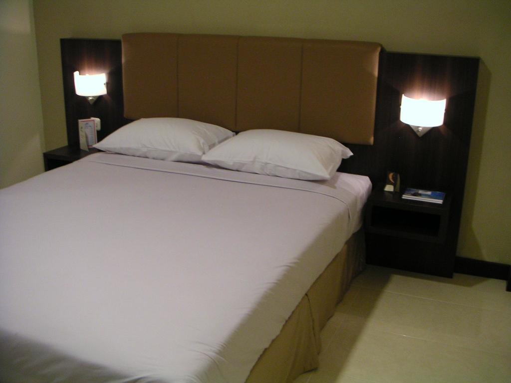 Royal Mamberamo Hotel Sorong Chambre photo