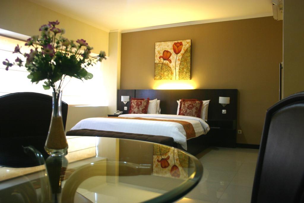 Royal Mamberamo Hotel Sorong Chambre photo