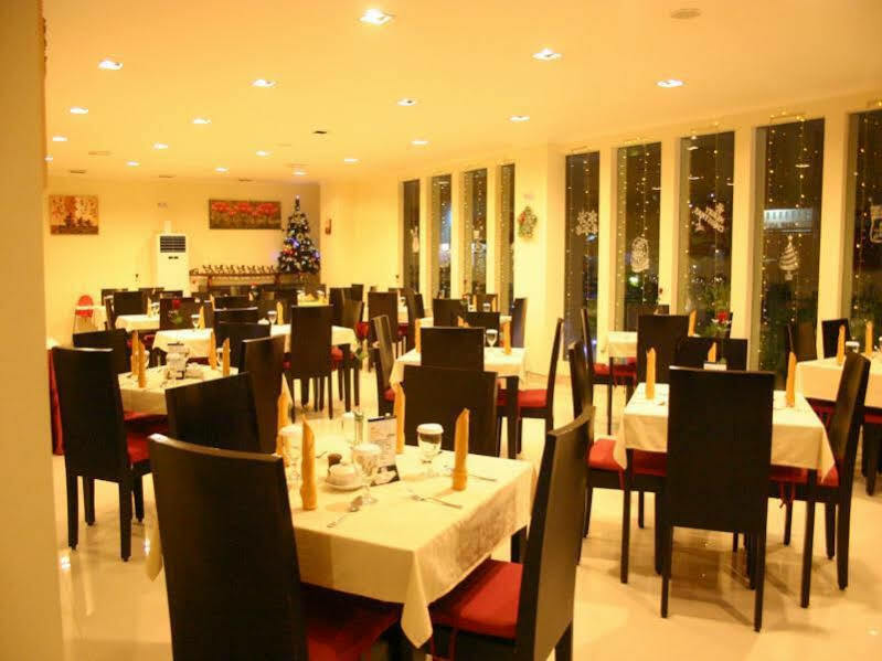 Royal Mamberamo Hotel Sorong Extérieur photo