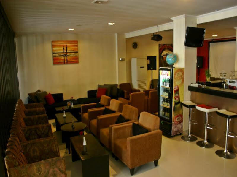 Royal Mamberamo Hotel Sorong Extérieur photo