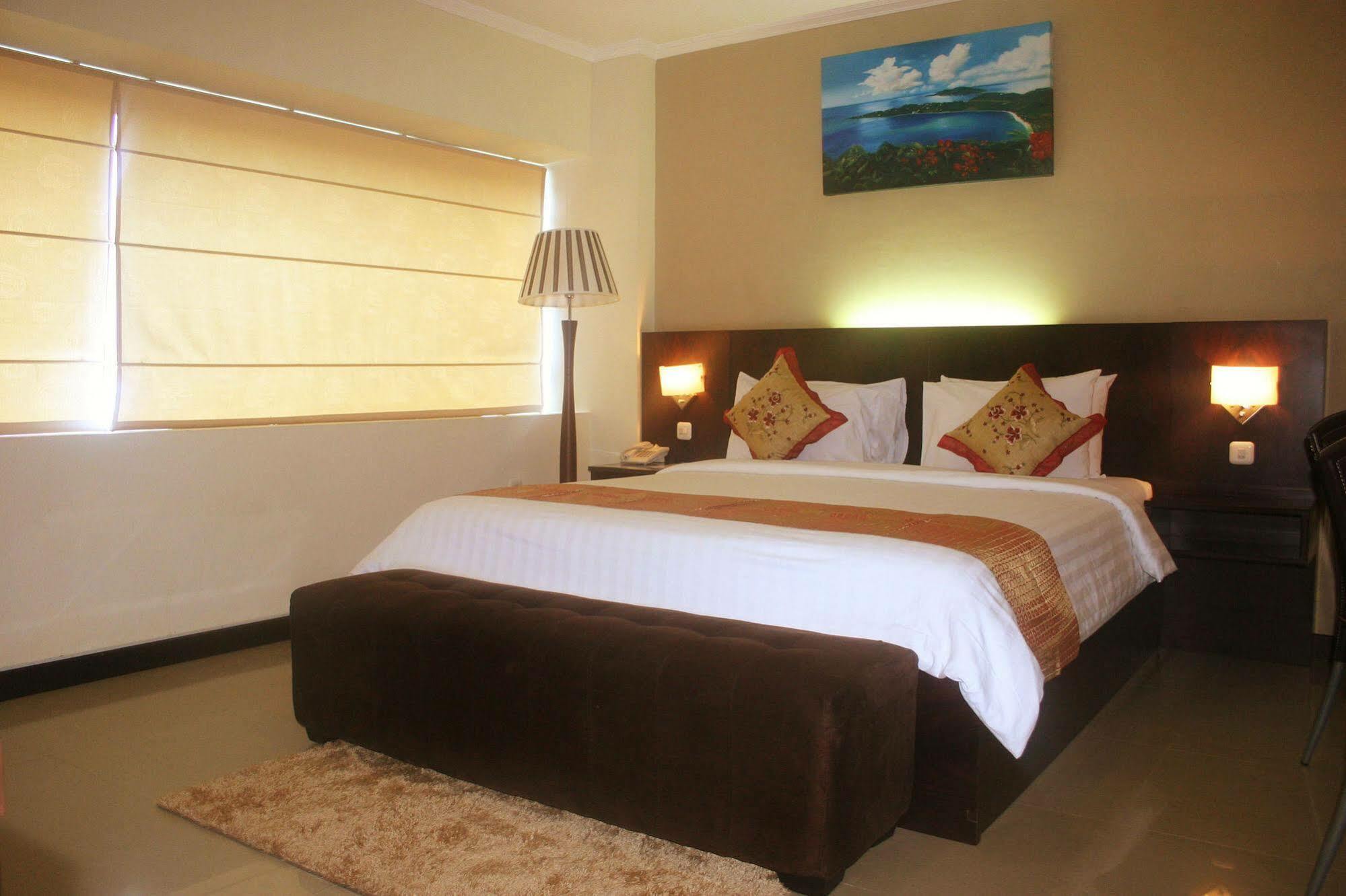 Royal Mamberamo Hotel Sorong Extérieur photo